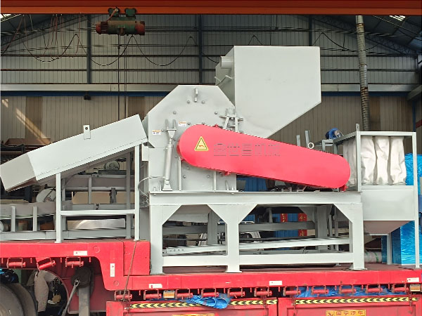 1300型木釘破碎機發往浙江金華