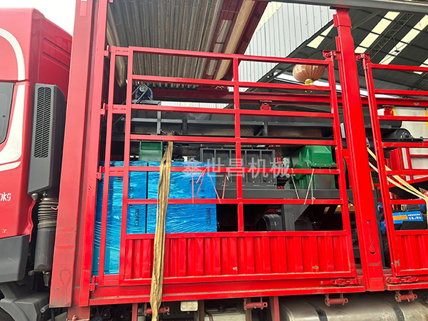 800撕碎機+800破碎機發往海南