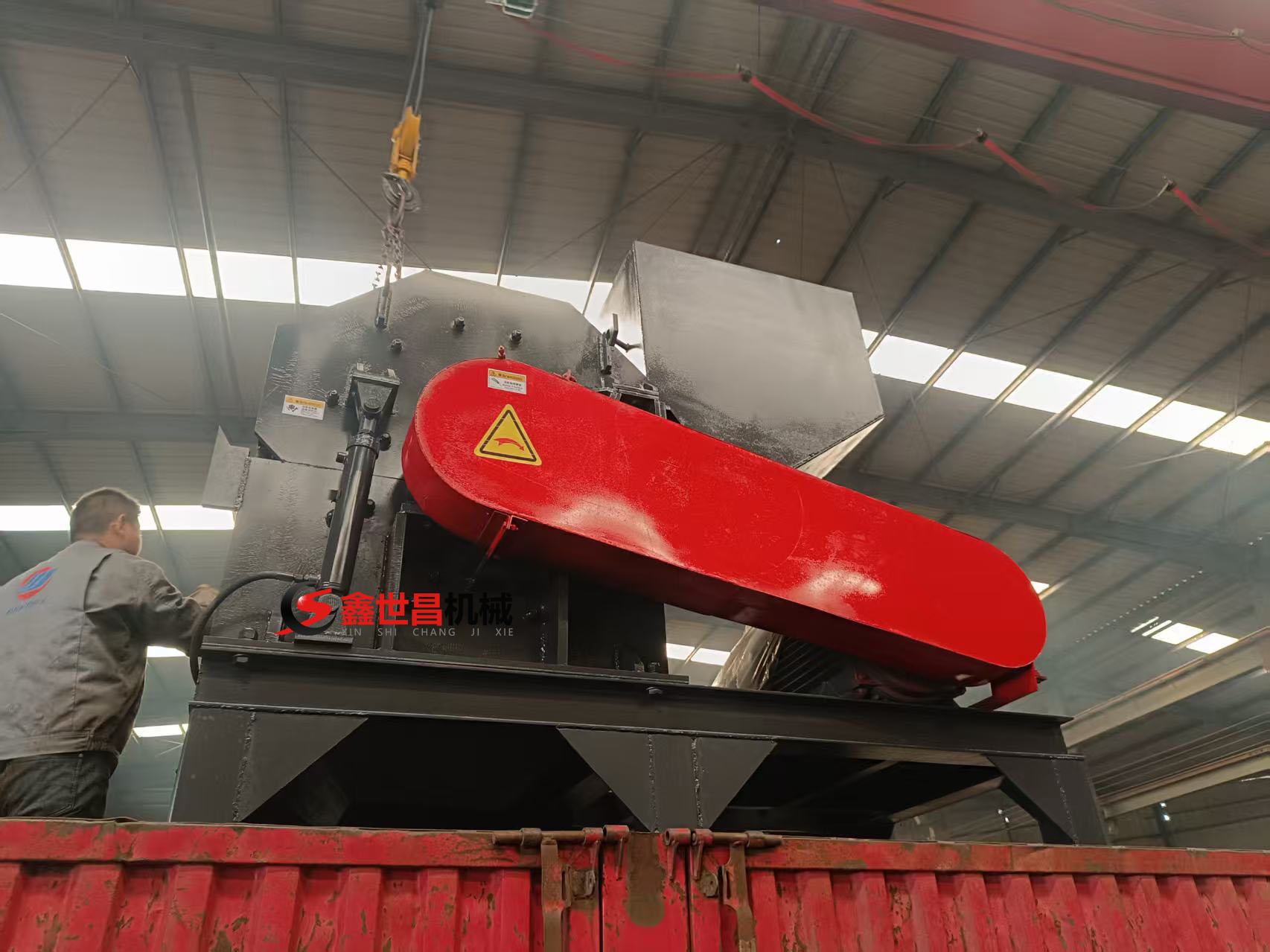 四川廣元1000型金屬破碎機發貨現場